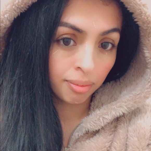 Meet your Posher, Mayra - Picture 1 of 1